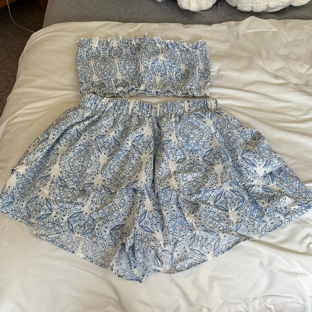 SHEIN Blue and White Patterned Women's Two Piece w/ Shorts